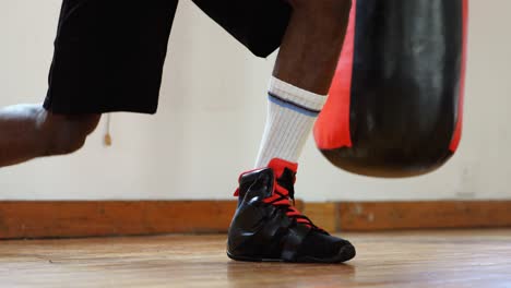 Male-boxer-tying-shoelaces-in-fitness-studio-4k