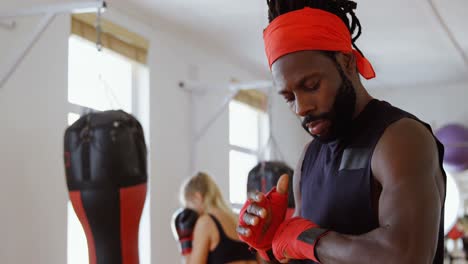 Male-boxer-warm-up-in-fitness-studio-4k