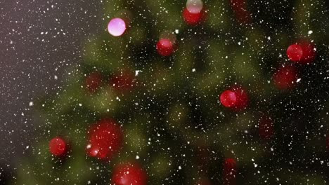 Composición-De-Video-Con-Nieve-Cayendo-Sobre-Video-Borroso-De-Luces-De-árbol-De-Navidad