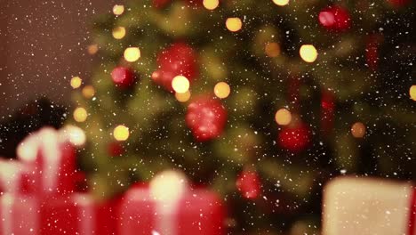 Videokomposition-Mit-Fallendem-Schnee-über-Verschwommenem-Video-Von-Weihnachtsbaumbeleuchtungen-Und-Kerzen