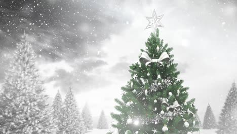 Weihnachtsbaum-In-Winterlandschaft-Und-Fallendem-Schnee