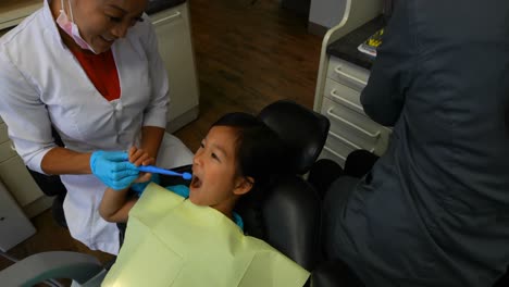 Female-dentist-examining-a-girl-patient-4k
