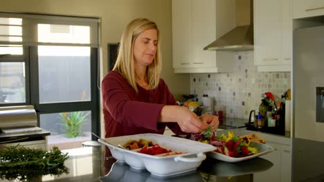 Beautiful-woman-preparing-salad-food-in-kitchen-4k