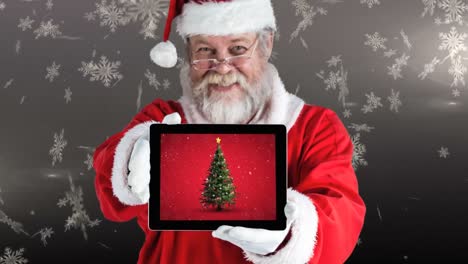 Weihnachtsanimation-Eines-Glücklichen-Weihnachtsmanns,-Der-Ein-Digitales-Tablet-Hält,-Auf-Dem-Der-Weihnachtsbaum-In-4K-Angezeigt-Wird