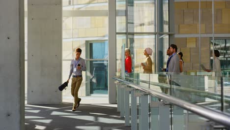 Business-people-walking-in-the-corridor-at-office-4k