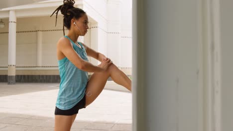 Side-view-of-young-African-American-woman-exercising-in-the-city-4k