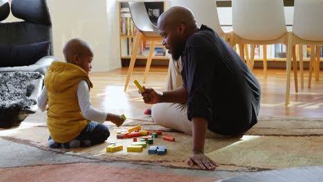Father-and-son-playing-with-building-blocks-4k