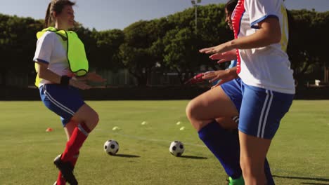 Female-soccer-team-running-on-the-place-on-soccer-field.-4k