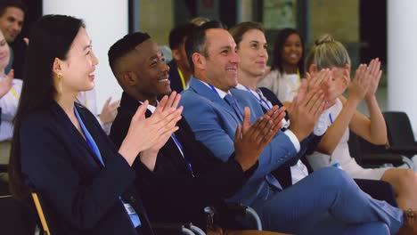 Business-people-applauding-in-a-business-seminar-4k