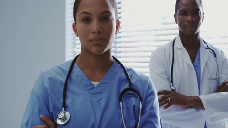 -Doctors-standing-with-arms-crossed-in-hospital-4k