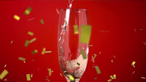 Champagner-Wird-In-Ein-Glas-Gegossen