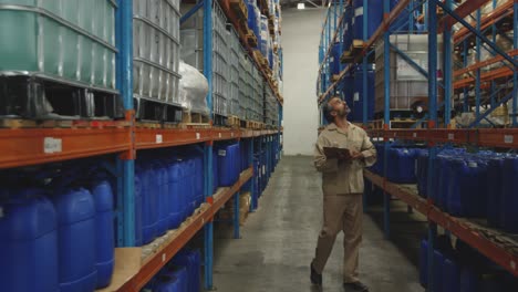 Male-worker-in-a-warehouse