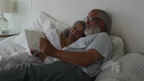 Mature-couple-at-home