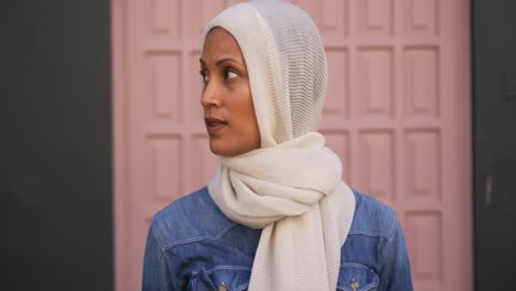 Young-woman-wearing-hijab-out-and-about-in-the-city