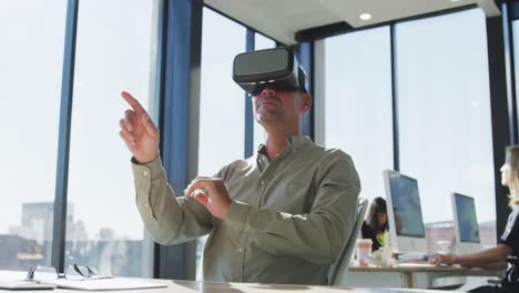 Mann-Trägt-VR-Headset