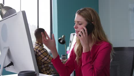 Woman-speaking-on-the-phone-at-office