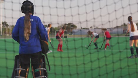 Female-hockey-players-playing-on-the-field