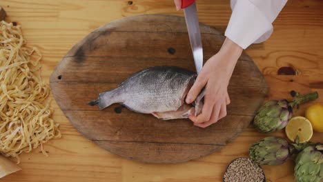 Chef-cutting-a-fish