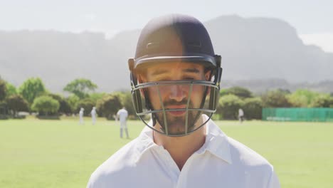 Cricketspieler-Blickt-In-Die-Kamera