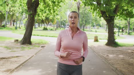 Senior-woman-running-in-the-park