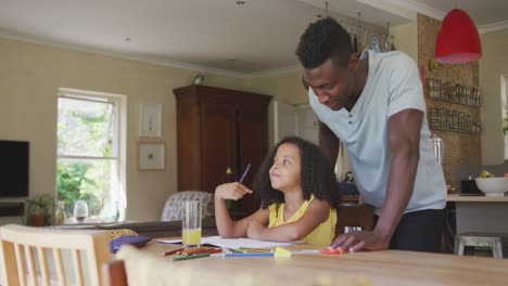 Afroamerikanischer-Vater-Und-Tochter-Verbringen-Zeit-Miteinander