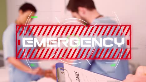 Palabra-Emergencia-Escrita-En-Marco-Rojo-Sobre-Los-Médicos-Que-Examinan-A-Un-Paciente.-Propagación-Del-Covid-19