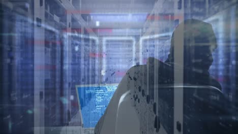 Animation-Eines-Mannes-Mit-Kapuze,-Der-Einen-Computer-Hackt