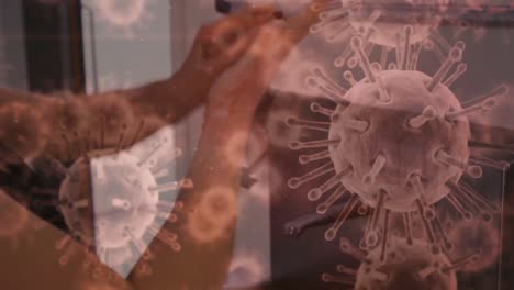 Animation-Von-Makro-Coronavirus-Covid-19-Zellen,-Die-Sich-über-Einen-Mann-Ausbreiten,-Der-Sich-An-Einem-Waschbecken-Die-Hände-Schrubbt