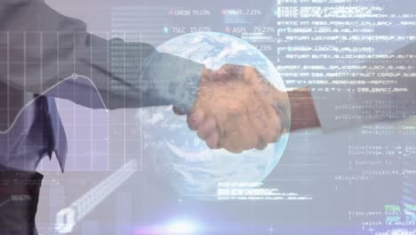 Globus-Und-Datenverarbeitung-Gegen-Zwei-Geschäftsmann,-Die-Hände-Schütteln