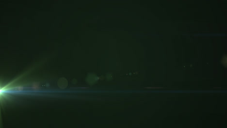Grüner-Lichtfleck,-Der-Vor-Schwarzem-Hintergrund-Leuchtet
