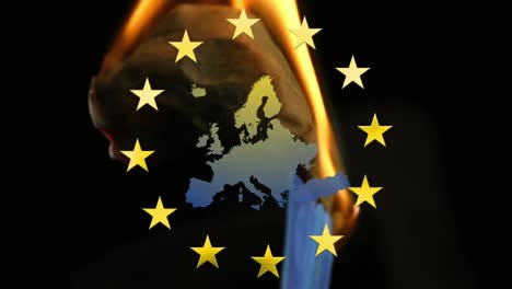 Karte-Der-EU-Mit-Gelben-Sternen,-Die-Sich-Gegen-Brennende-Euro-Scheine-Drehen
