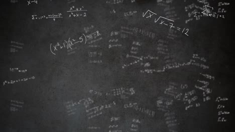 Ecuaciones-Matemáticas-Moviéndose-Contra-El-Tablero-Negro
