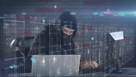 Procesamiento-De-Datos-Contra-Un-Hacker-Masculino-Usando-Una-Computadora-Portátil-Y-Una-Computadora