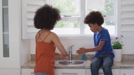 Mother-and-son-washing-their-hands-in-the-sink