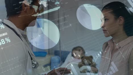 Procesamiento-De-Datos-Estadísticos-Contra-Un-Médico-Hablando-Con-Una-Mujer-En-El-Hospital