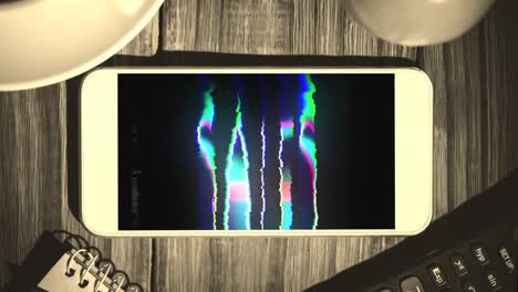 Animation-Von-Leuchtendem-Verkaufstext-über-Smartphone-Bildschirm-Auf-Holzoberfläche-Im-Hintergrund