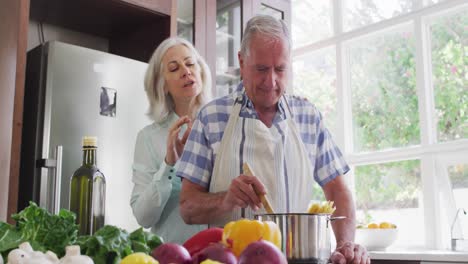 Happy-senior-caucasian-couple-at-home-in-the-kitchen
