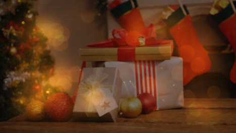 Animation-Von-Geschmücktem-Weihnachtsbaum,-Geschenken-Und-Weihnachtsstrümpfen