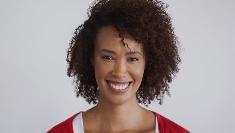 Portrait-of-mixed-race-woman-looking-at-camera-and-smiling