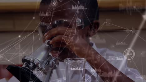 Vídeo-Compuesto-Digital-De-Red-De-Conexiones-Contra-Niño-Afroamericano-Usando-Microscopio