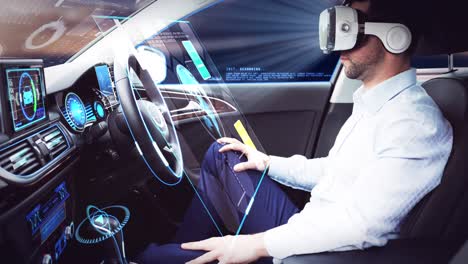 Animation-Eines-Interaktiven-Bildschirms-über-Einem-Geschäftsmann-Mit-VR-Headset-In-Einem-Selbstfahrenden-Auto