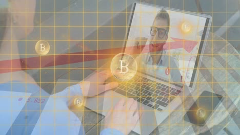 Animación-De-Símbolos-De-Bitcoin-Y-Flecha-Roja-Sobre-Una-Mujer-Usando-Una-Computadora-Portátil-En-Una-Videollamada