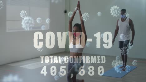 Covid19-Text-Mit-Zunehmenden-Fällen-Afroamerikanische-Männer-Und-Frauen,-Die-Gesichtsmasken-Tragen-Und-Yoga-Praktizieren