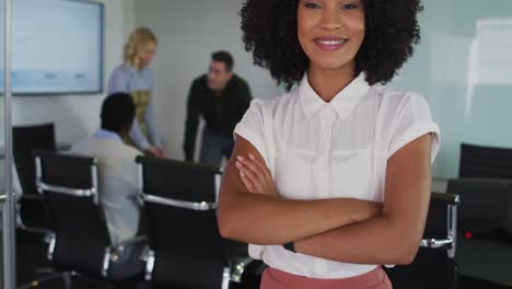 Portrait-of-african-american-businesswoman-in-a-meeting-room-looking-to-camera-smiling
