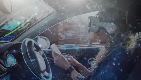 Animation-Eines-Netzwerks-Von-Verbindungen-über-Einer-Frau,-Die-Ein-VR-Headset-Trägt-Und-Ihr-Smartphone-In-Einem-Selbstfahrenden-Auto-Nutzt