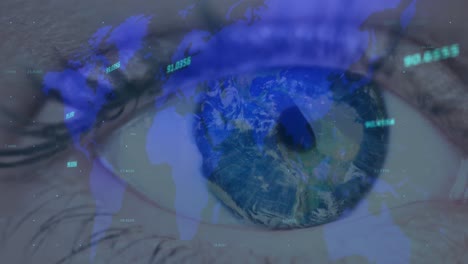 Animation-Von-Sich-ändernden-Zahlen-Mit-Weltkarte-über-Dem-Auge-Einer-Frau-Im-Hintergrund