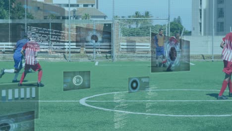 Animation-Von-Zielfernrohren-Und-Datenverarbeitung-Auf-Bildschirmen-über-Spielenden-Männlichen-Fußballmannschaften