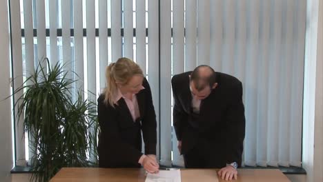 Business-People-Signing-a-Contract