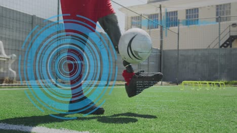 Animation-Des-Zielfernrohrscans-über-Einem-Fußballspieler-Mit-Einer-Beinprothese,-Der-Den-Ball-Kickt