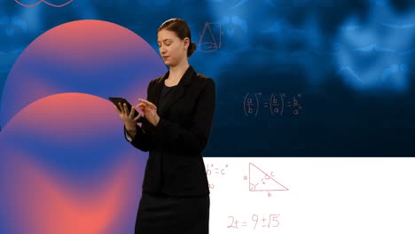 Animation-Der-Datenverarbeitung-Und-Mathematischer-Gleichungen-über-Einer-Frau,-Die-Ein-Tablet-Nutzt